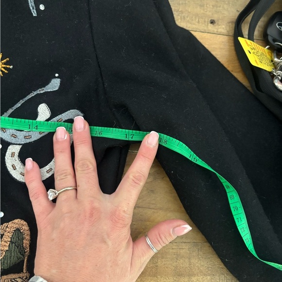 Gordon & James women's black western-themed embroidered jacket. - Picture 5 of 6